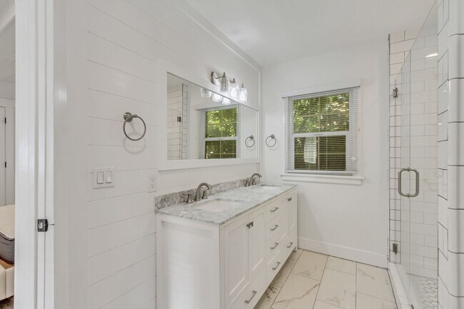 Building Photo - Elegant Yale Crest Bungalow in the Heart o...