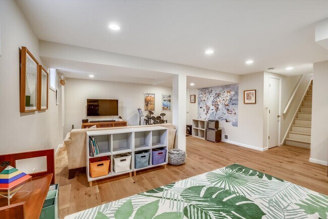 Building Photo - Fabulous 5BR 2.5BA Located in Close in Roc...