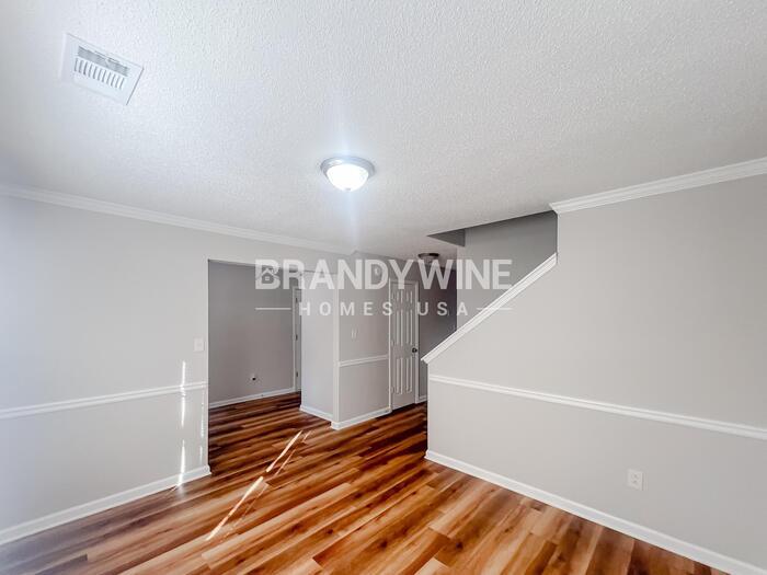 Building Photo - 7170 Ravenwood Ln