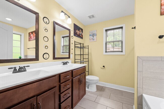 Building Photo - 125 Sycamore Hill Dr