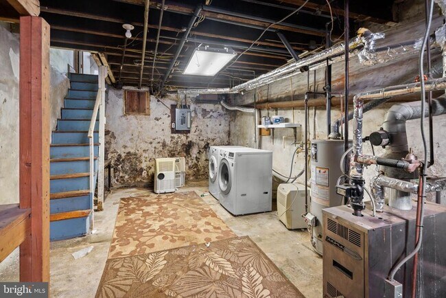 Building Photo - 3881 Manor St