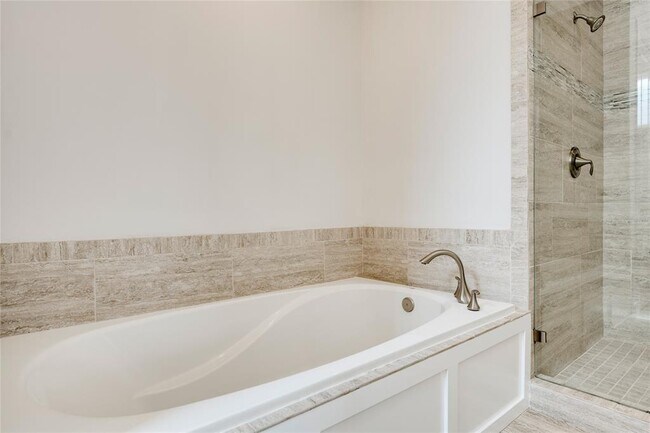 Building Photo - 2005 Bluebonnet Ln