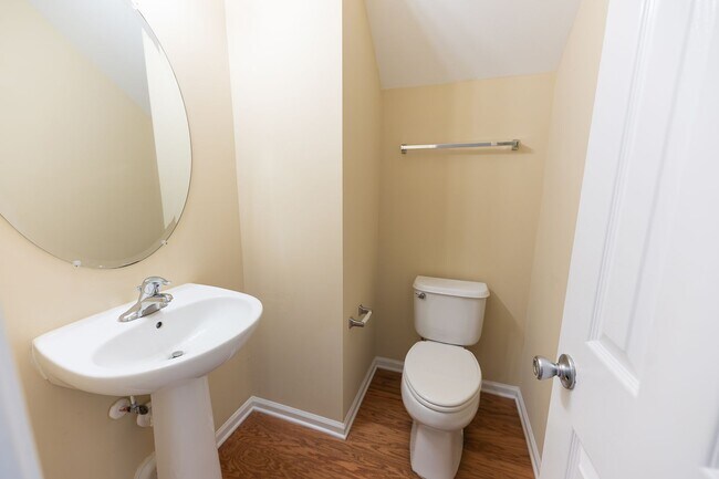 Building Photo - 111 Goldfinch Ave