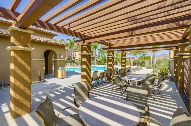 Building Photo - **Move in Special $1000 off 1st month's rent**Stunning 3-bed, 3.5 bath, tri-level condo w 2-car g...