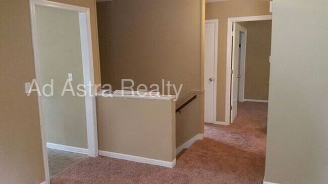 Building Photo - Shawnee Duplex-Available NOW!!