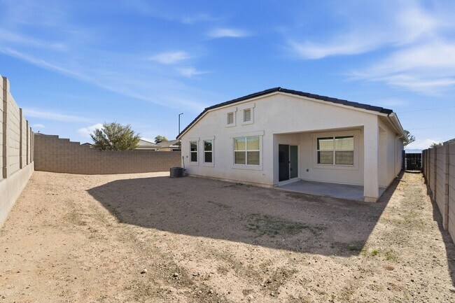 Building Photo - Modern 4-Bedroom Ranch-Style Corner Lot Home - *RENT SPECIAL*