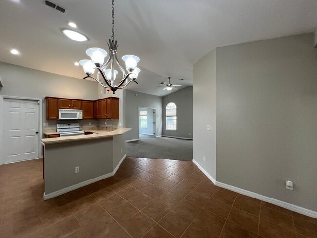 Building Photo - **MOVE-IN SPECIAL 2 WEEKS FREE IN SEPTEMBER***Beautiful 3 BD 2 BATH Home in Gated Community