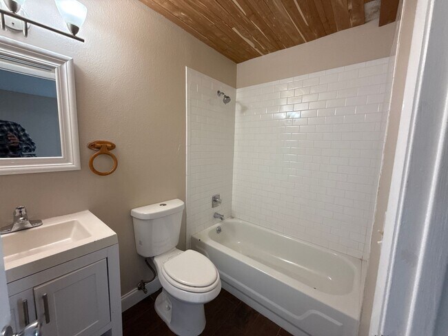 Building Photo - JCR1 - 5445