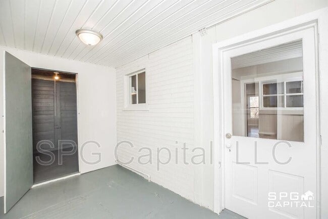 Building Photo - 427 Hood St