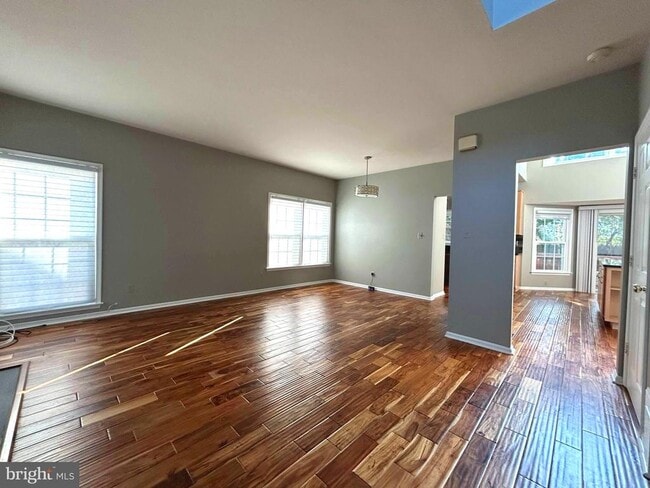 Building Photo - 5556 Village Center Dr