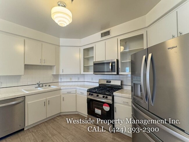 Building Photo - 127-133 S. Flores St.-2F