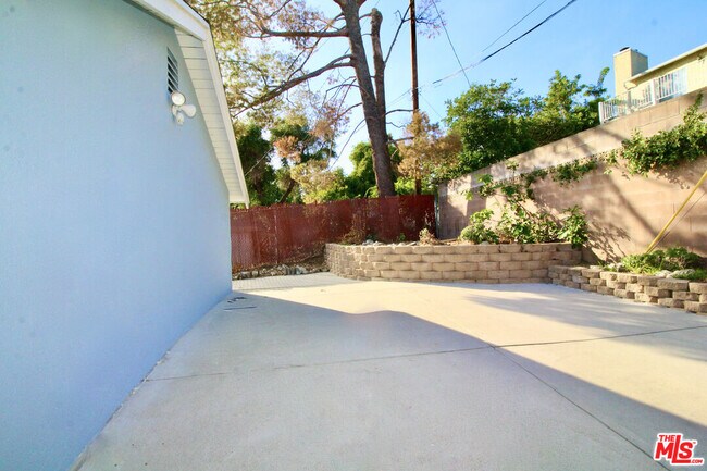 Building Photo - 3141 Fairmount Ave