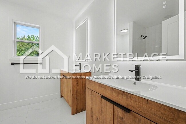 Building Photo - 207 Waterview Dr