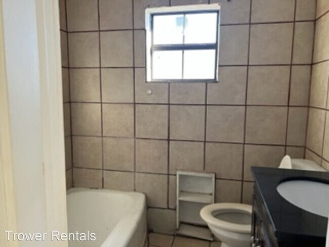 Building Photo - 1 br, 1 bath House - 306 E 31st