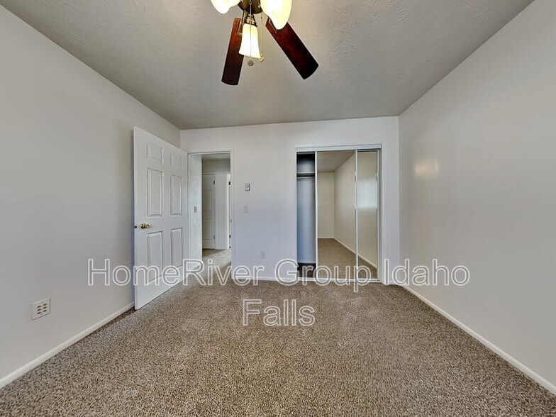 Building Photo - 380 Ladino Dr