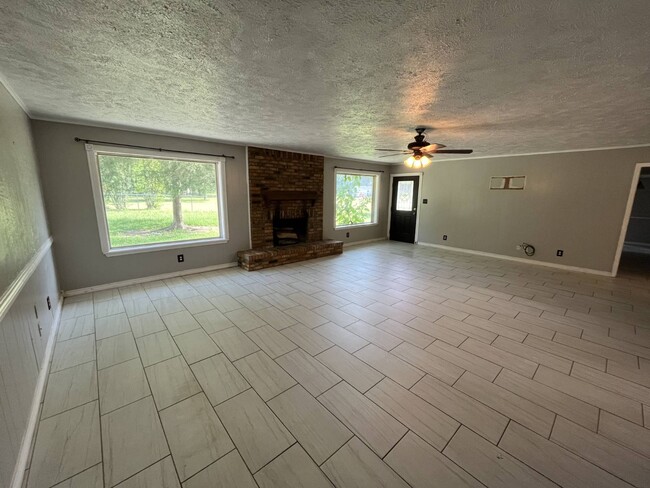 Building Photo - 1773 Spinks Chapman Rd