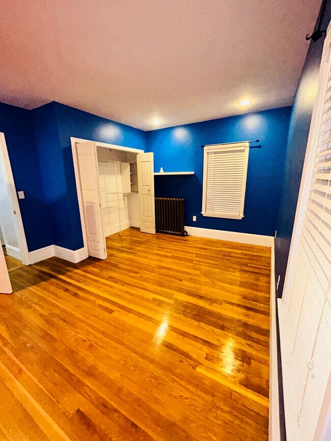 Building Photo - 23 Holmfield Ave