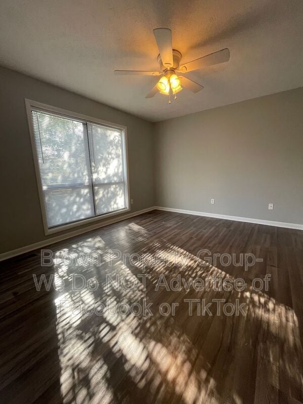 Building Photo - 6897 Kingsgate Dr