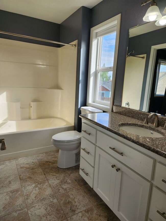 Building Photo - Stunning Regency Estates Home