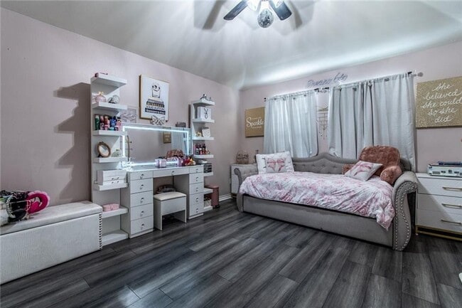 Building Photo - Stunning 4-Bed, 2.5-Bath Home – Lakes Subdivision