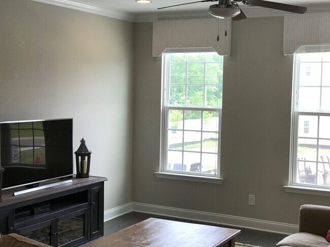 Building Photo - Former Model Townhome for Rent