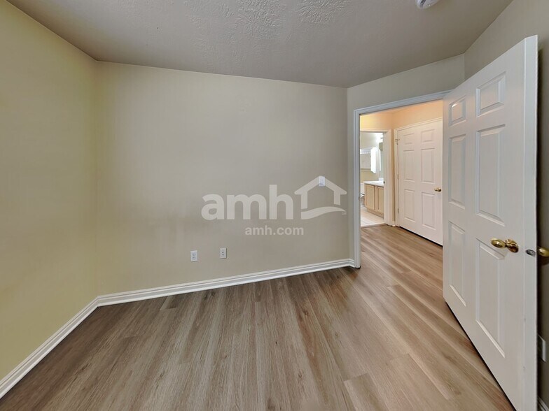 Building Photo - 1716 S 2900 E St