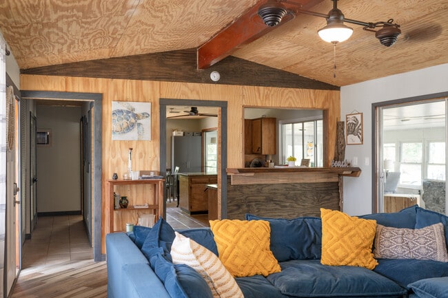 Building Photo - 105 21st Ave