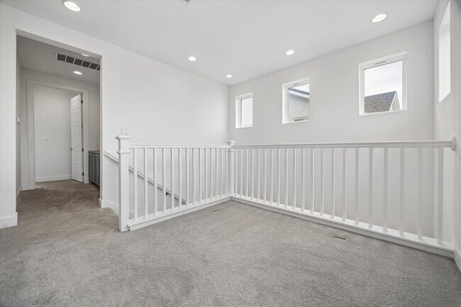 Building Photo - 1021 Chapote Ter