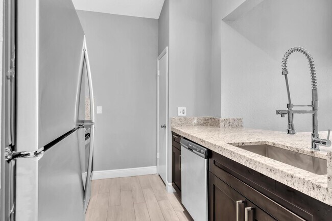 Building Photo - 2890 N Oakland Forest Dr