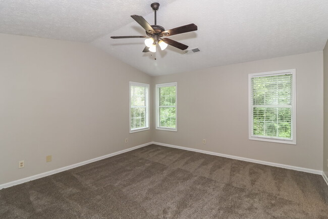 Building Photo - 5009 River Rock Way