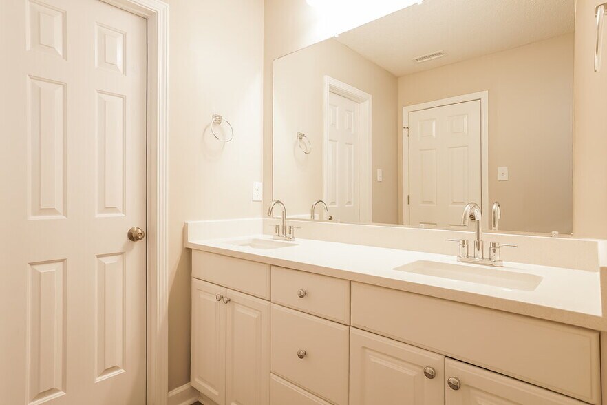 Building Photo - 5644 Tealbrook Dr