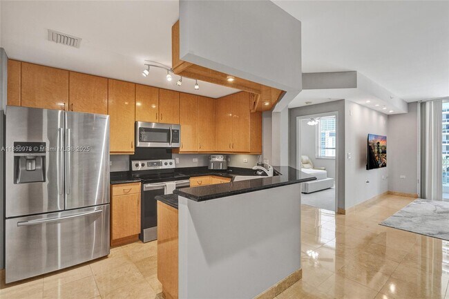 Building Photo - 801 Brickell Key Blvd