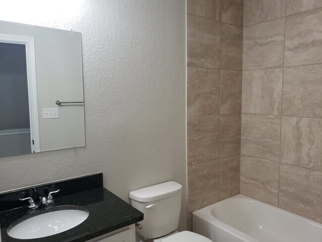 Building Photo - Townhome for rent