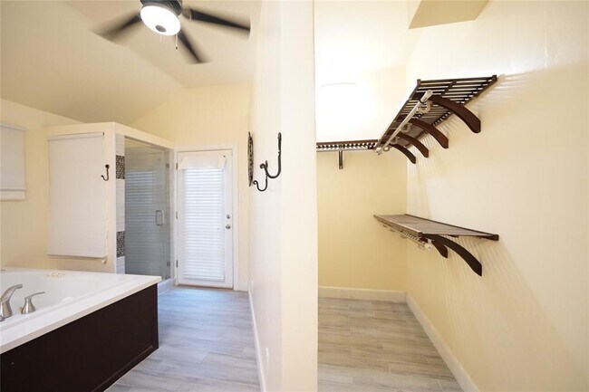 Building Photo - 12719 Ashford Brook Dr