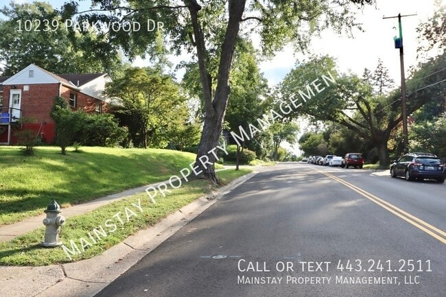 Building Photo - 10239 Parkwood Dr