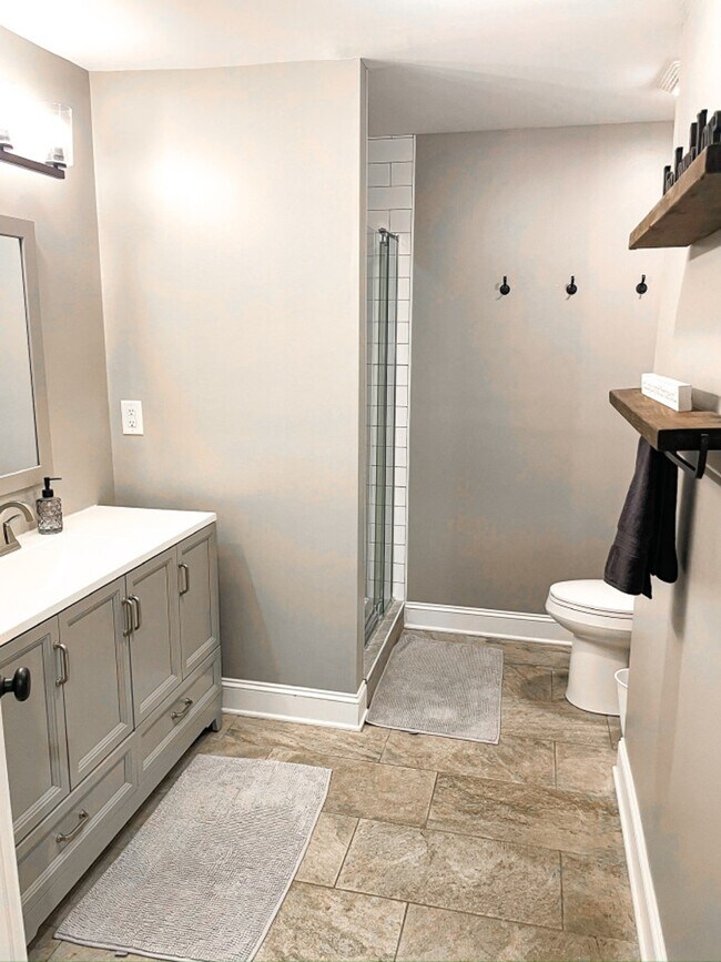 Building Photo - 11501-11505 5 Cedars Rd