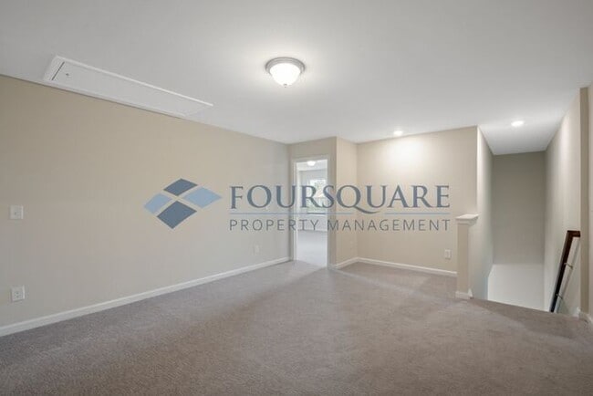 Building Photo - End-Unit Townhome with Loft, Open Floor Plan & Patio, Conveniently Located Near Dining, Shopping,...