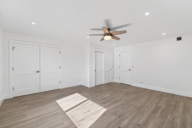 Building Photo - 1206 S Lake Dr