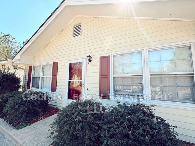 Building Photo - 114 Creekside Drive