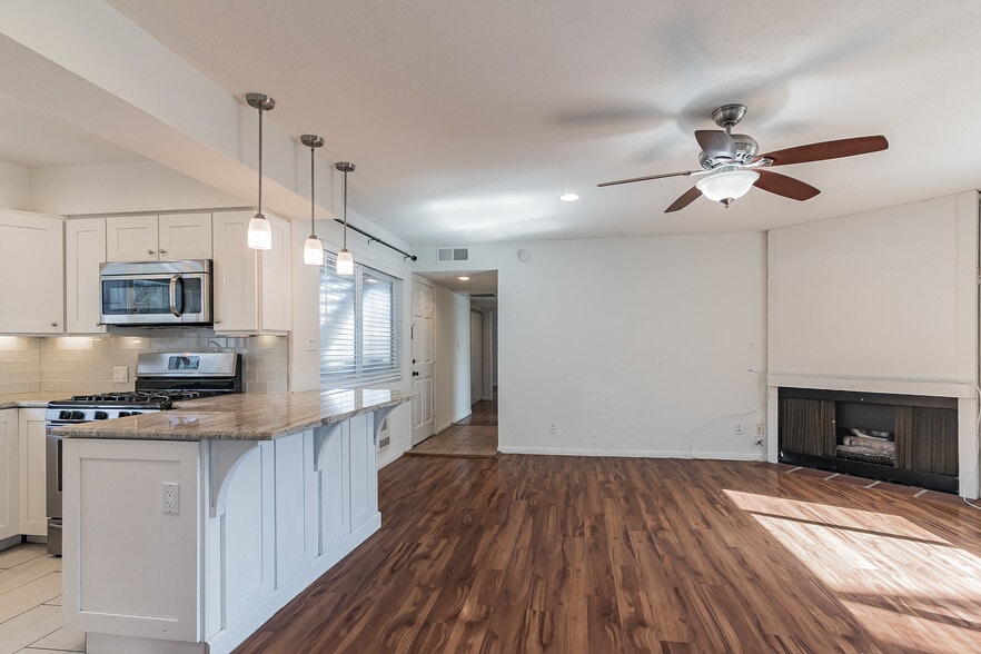 Kitchen - with Breakfast Bar - 851 Cypress Ave