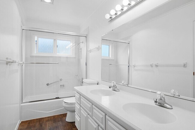Building Photo - Spacious 4-bedroom, 2-bathroom home in coveted University City