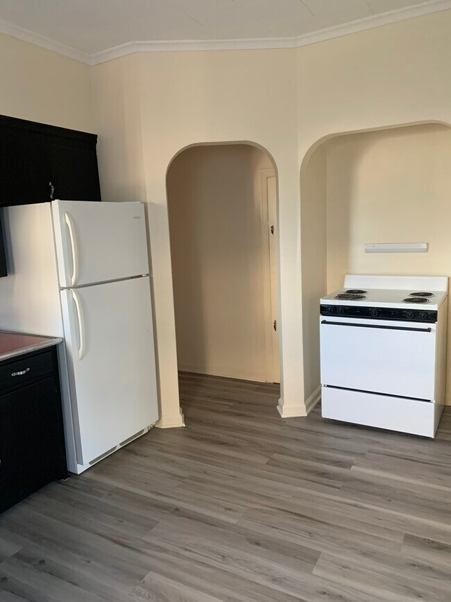 Appliances included in unit #3 - 370 S State St