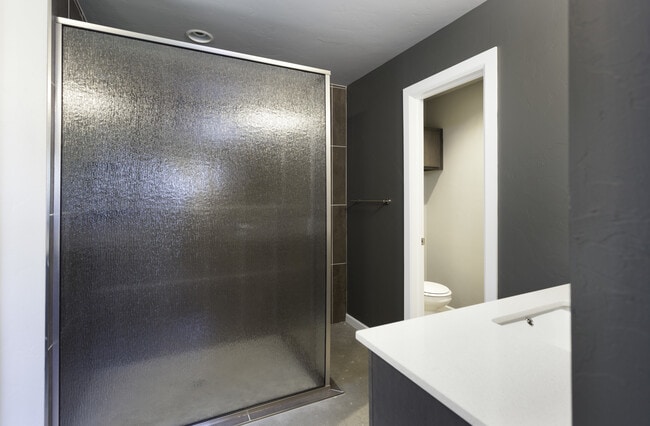 Building Photo - Stylish, Modern, Nearly New | 4-Bed | 2-Bath | Deer Creek Schools