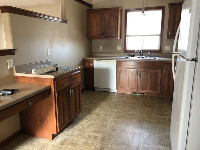 Building Photo - 508 S Whitewood Ave