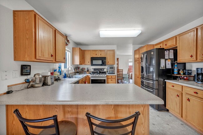 Building Photo - 17795 Oakview Ct
