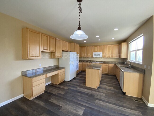 Building Photo - 239 Bristlecone St