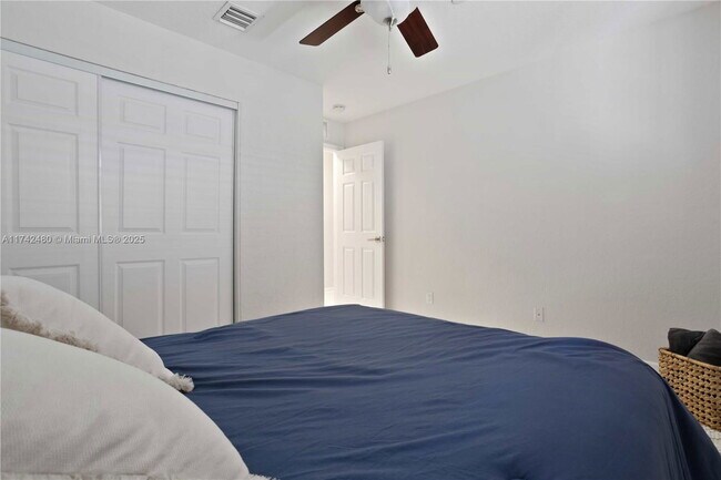Building Photo - 3815 Pond Apple Dr