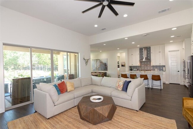 Building Photo - 205 Eiglehart Rd