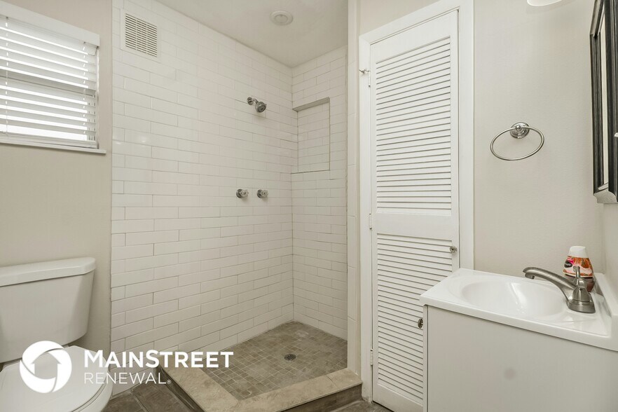 Building Photo - 2065 West Pkwy