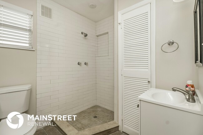 Building Photo - 2065 West Pkwy